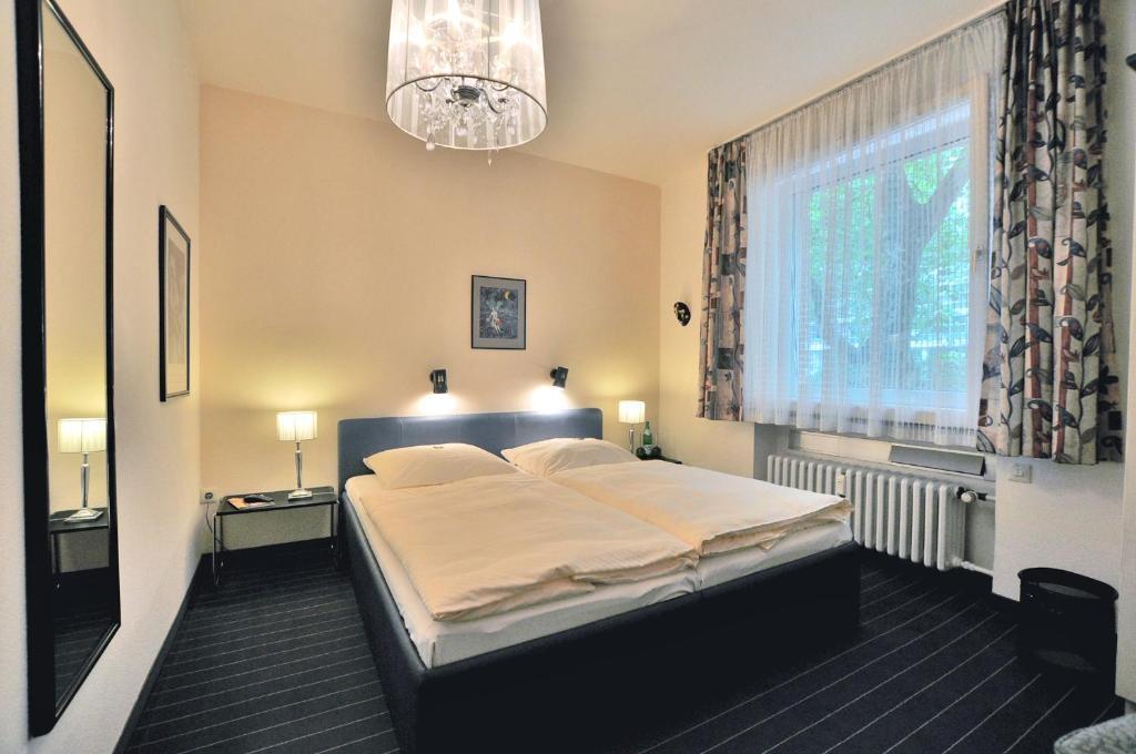 Hotel Am Ehrenhof Dusseldorf Room photo
